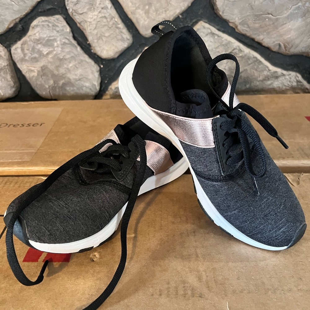 New Balance Black and Gray Sneakers